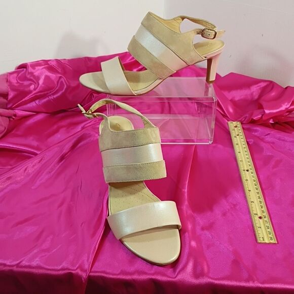 Clarks Shoes - Clarks Women's SZ 12M LAURETI JOY Cream Suede Heeled Sandals Shoes.